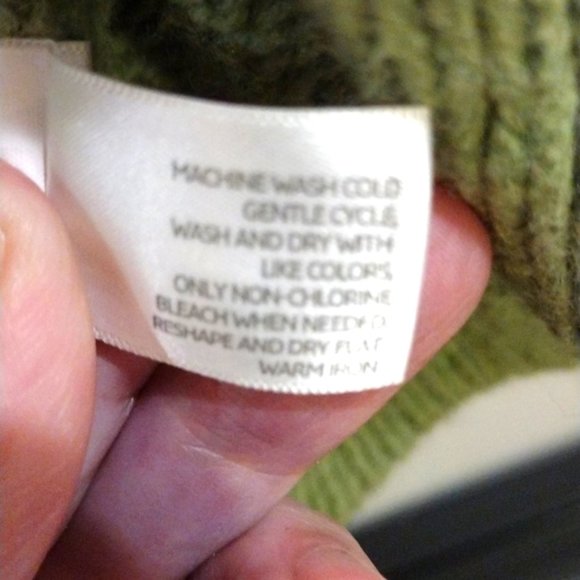 Old Navy Medium Green Sweater. - Picture 5 of 8
